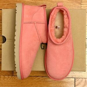 NEW IN BOX UGG Classic Ultra Mini Light Pink Blossom Ankle Boot Womens US 8